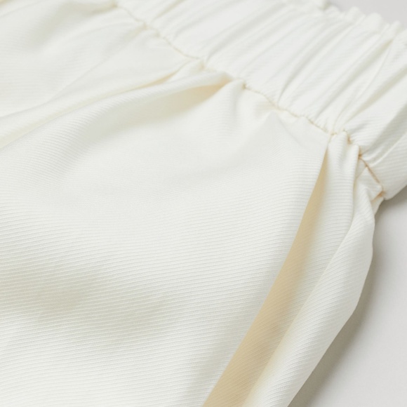 H&M Tencel Lyocell Shorts High Rise in White Size XS - NWOT - Picture 2 of 2